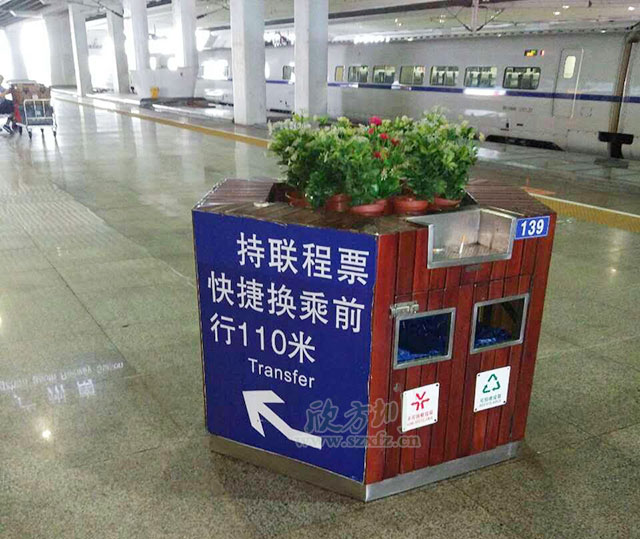 ?？谲?chē)站花盆分類(lèi)垃圾桶倡導(dǎo)環(huán)保理念